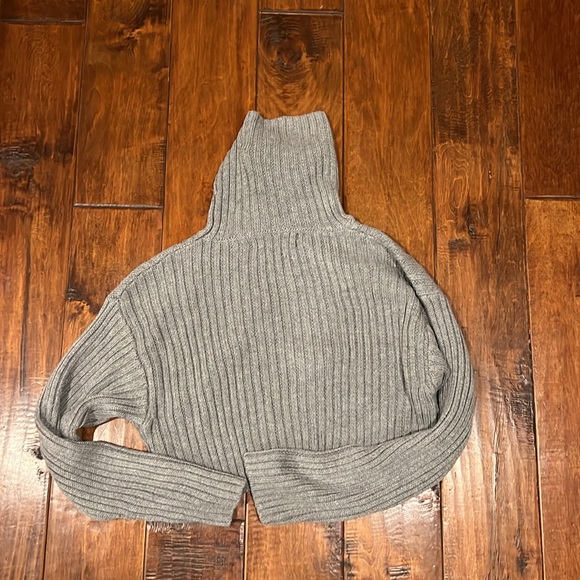 Style Addict Gray Cropped Sweater - Picture 3 of 3